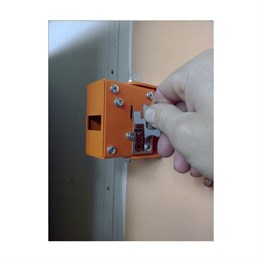 Kart Anahtarlı Kapı Sabitleme Kilit Sistemi (İlkokul ve Ortaokullar)